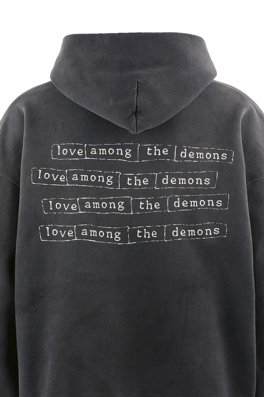 SAINT Mxxxxxx HOODIE/LOVE AMONG/BLK blue SAINT barrage slogan hoodie, washed black S-XL, the latest version, revised many times, the version is closer to the original version, and the street flavor is stronger! Heavy washing with water-sprayed fading process for stronger distressing effect. Handmade wormhole destruction treatment. Authentic level extreme distressed crack printing. The main mark and wash mark are all correct versions.